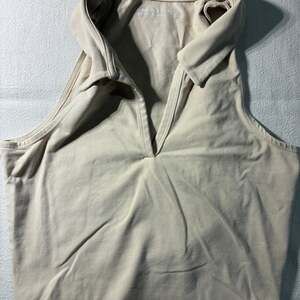 Abercrombie & Fitch Soft Fleece Sleeveless Quarter-Zip CroppedShirt in Cream
